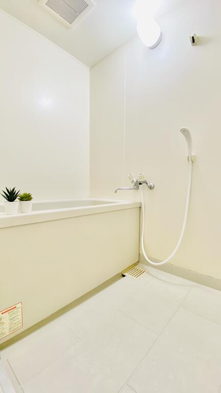 バス・シャワールーム　広めの浴室です！