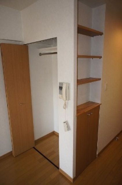 居室・リビング　前回募集時のお写真になります。現況優先です。