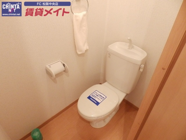 トイレ　同物件別室反転タイプ画像