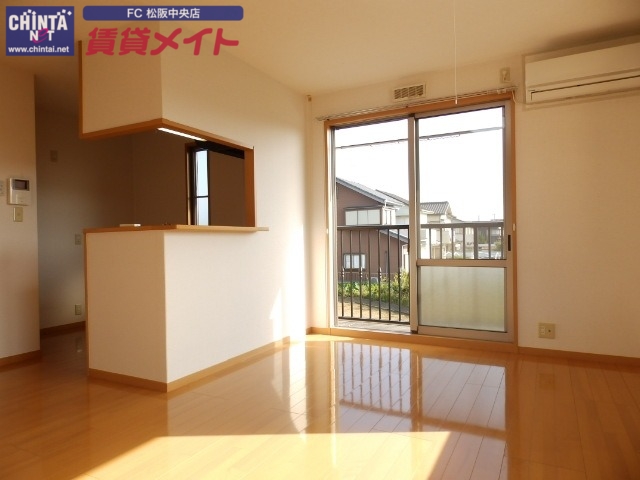 居室・リビング　同物件別室反転タイプ画像