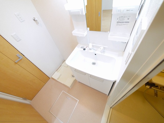 洗面設備　コンパクトで使いやすい洗面所