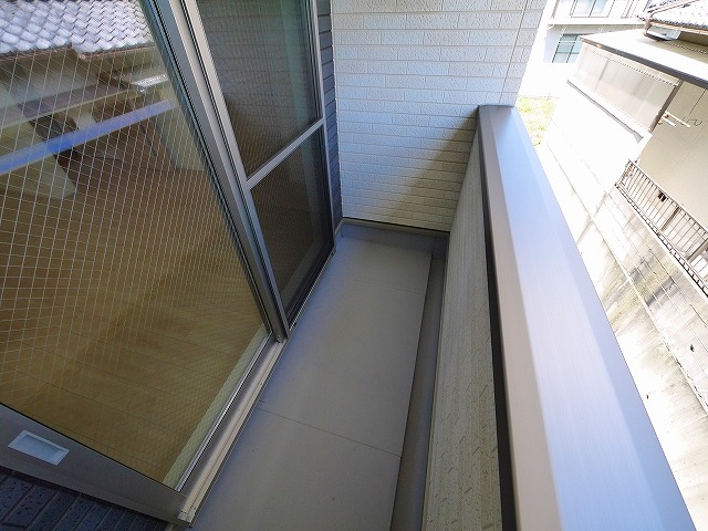 バルコニー　暖かな日差しのふりそそぐバルコニー