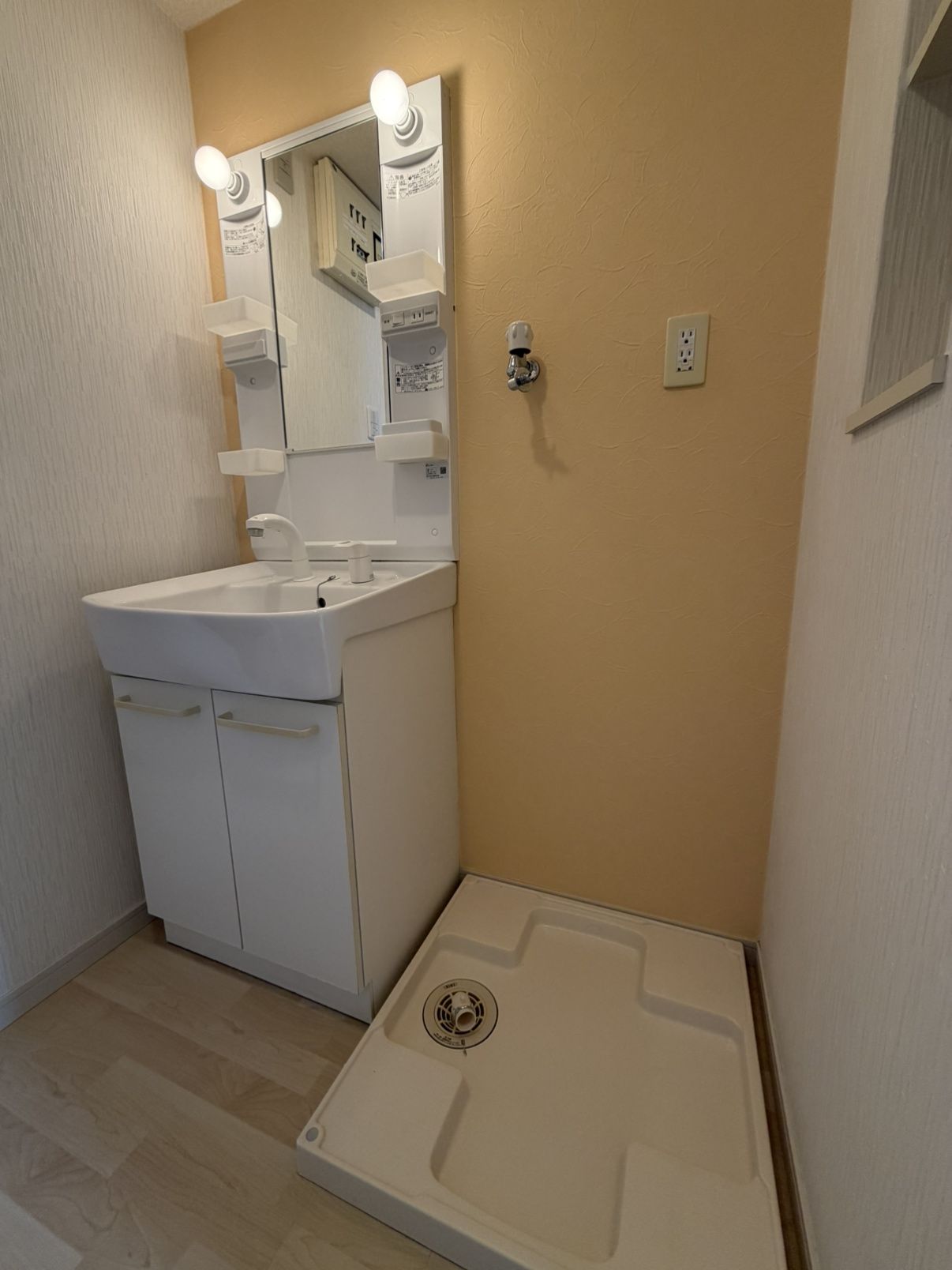 洗面設備　明るい洗面所です★