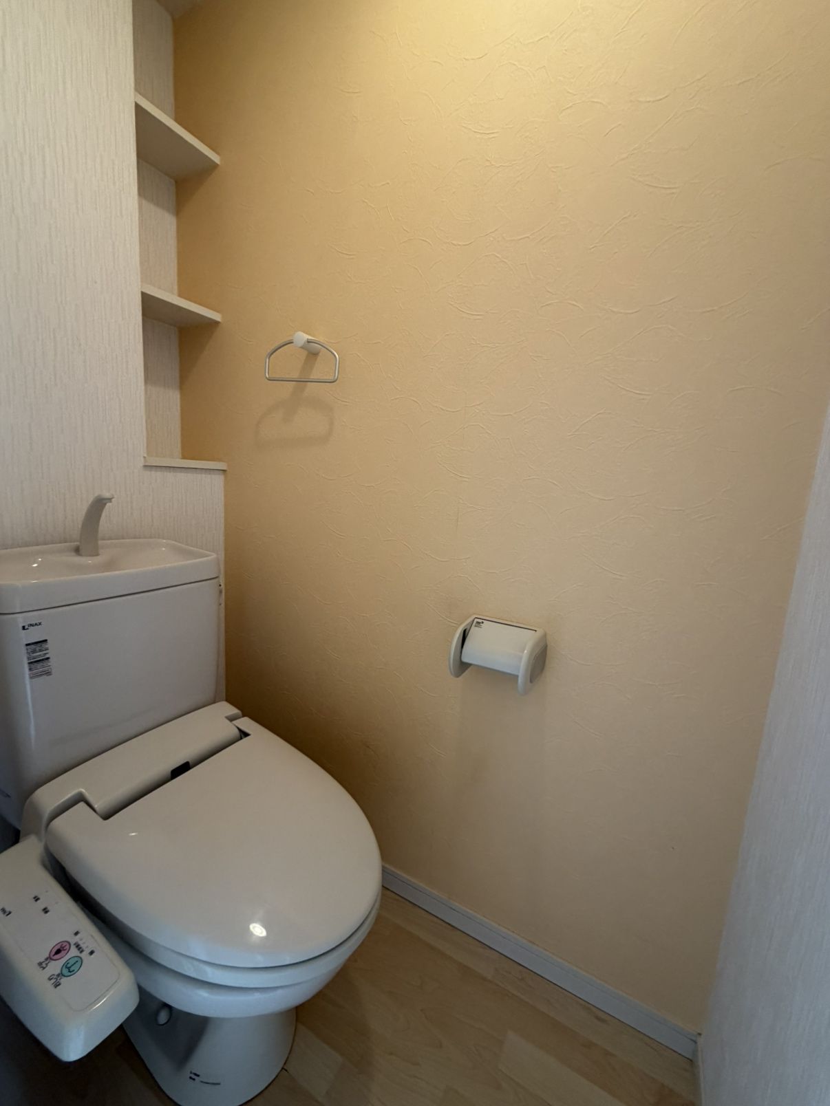 トイレ　嬉しい温水洗浄便座付き♪