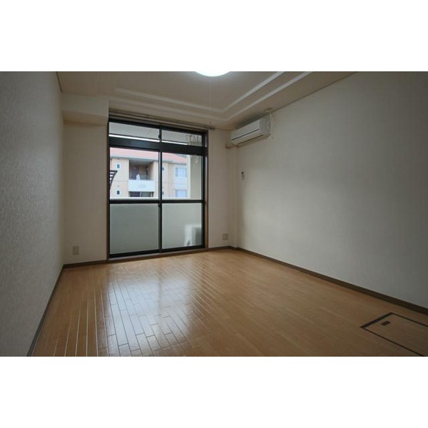 居室・リビング　同じ建物の別のお部屋
