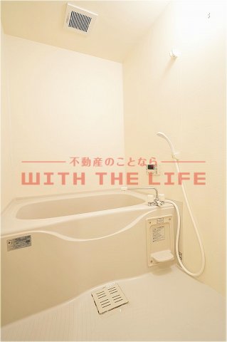 バス・シャワールーム　コンパクトで使いやすいお風呂です