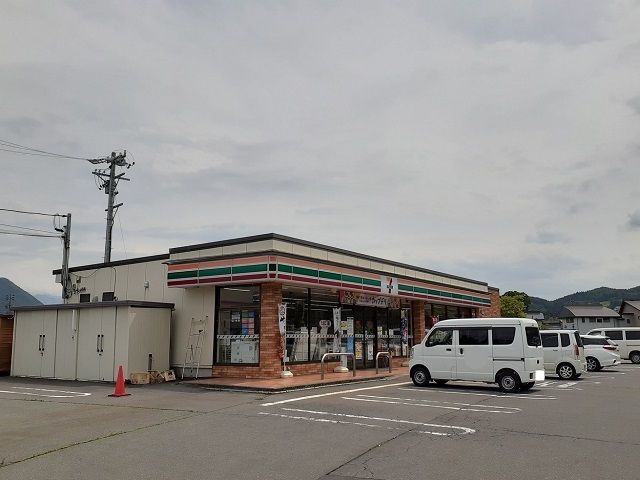 コンビニ　セブンイレブン飯山静間店（コンビニ）まで600m