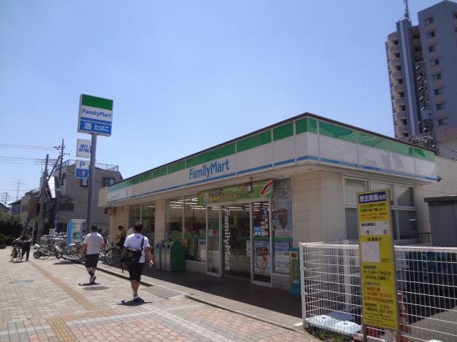 コンビニ　ファミリーマート（コンビニ）まで220m