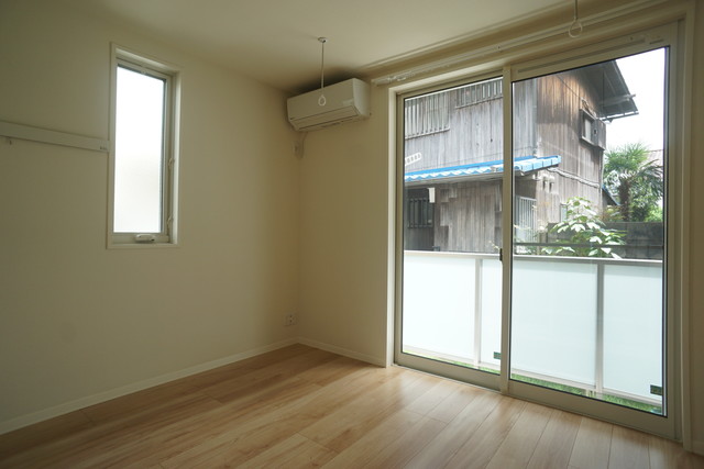 その他部屋・スペース　２面採光なので、明るく風通しのよいお部屋です♪