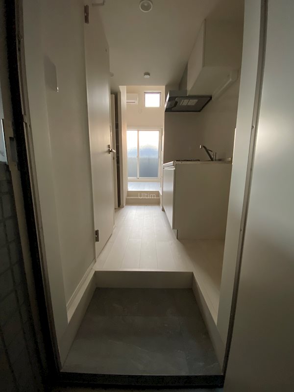 玄関　全て違うお部屋（違う間取り）の写真です