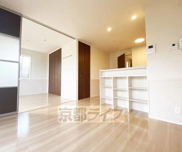 居室・リビング　落ち着いた雰囲気のお部屋です
