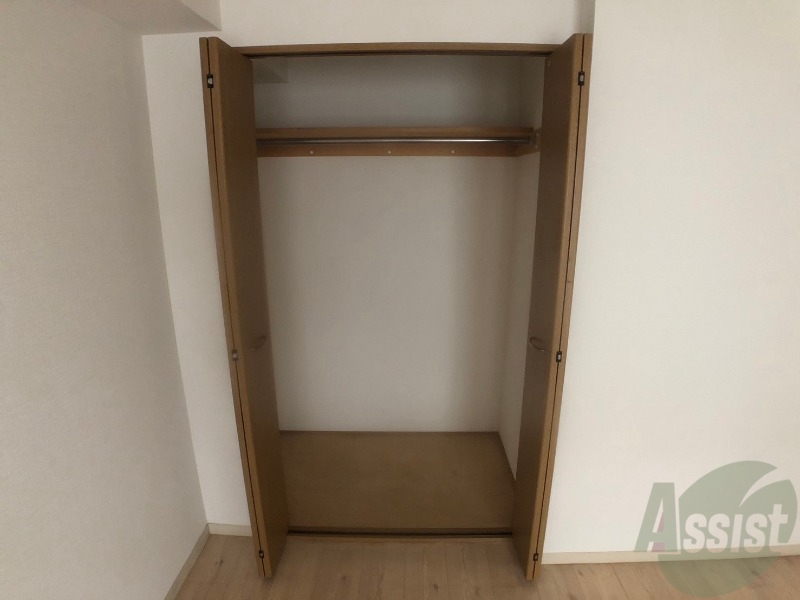 収納　収納を開けてみました。奥行きがありますね。