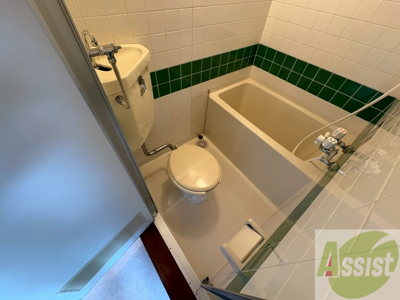トイレ　こちらはトイレです。清潔感があり、安心して使用できます。