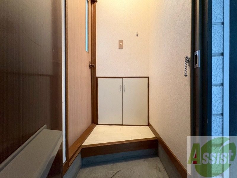 玄関　玄関の様子です。明るい印象ですね。気分もあがりそう。