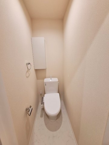 トイレ　温水洗浄便座付き