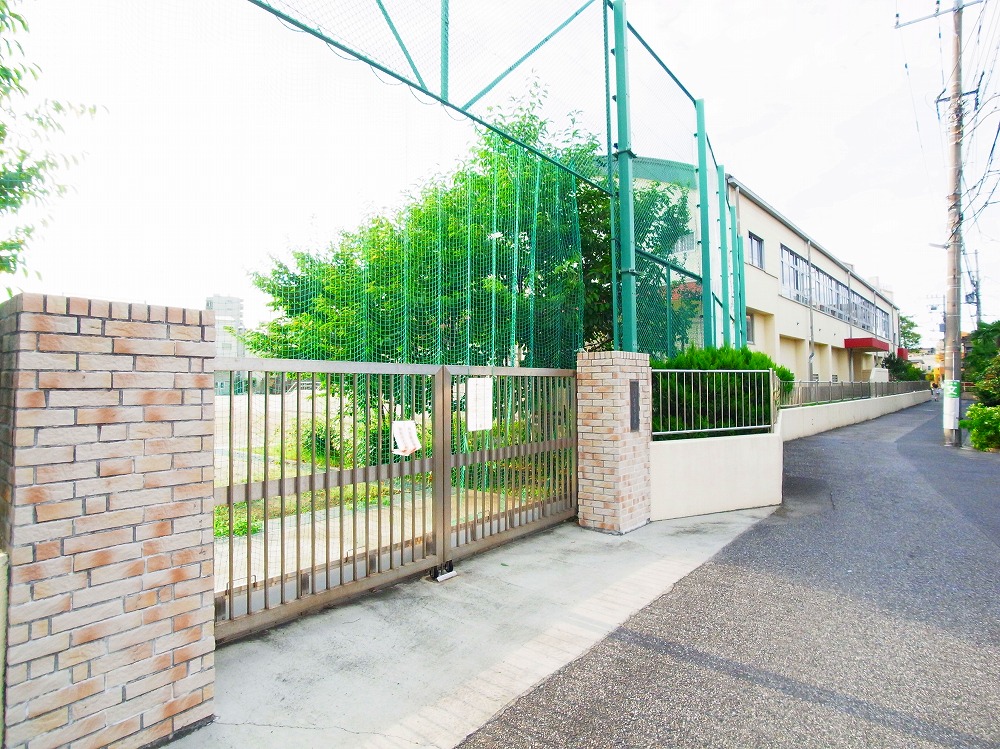 中学校　足立区立第十中学校（中学校）まで661m