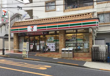 コンビニ　セブンイレブン新宿喜久井町店（コンビニ）まで210m