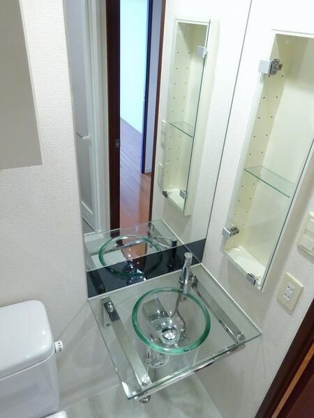 洗面設備　※同タイプの別のお部屋です。