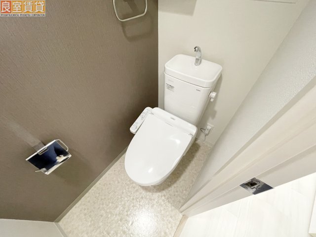 トイレ　※写真は同物件の別部屋のものを流用しております。現状を優先し