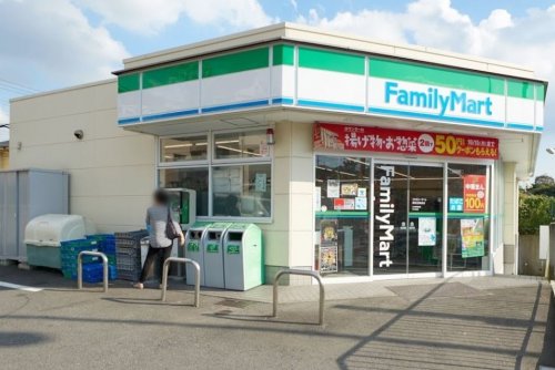 コンビニ　ファミリーマート 都筑加賀原店（コンビニ）まで573m