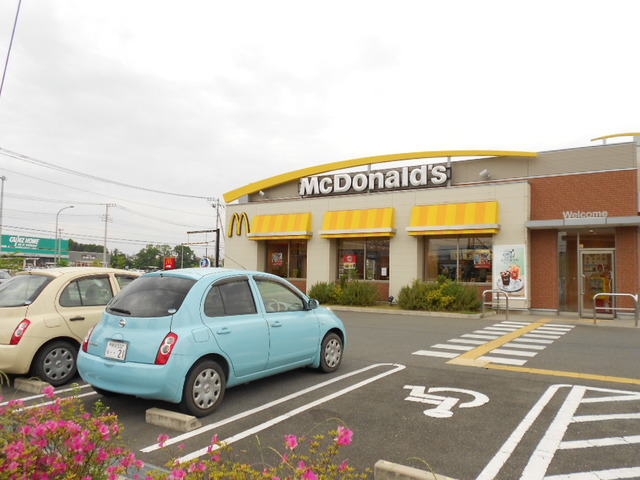 飲食店　マクドナルド４０７バイパス高坂店（飲食店）まで559m