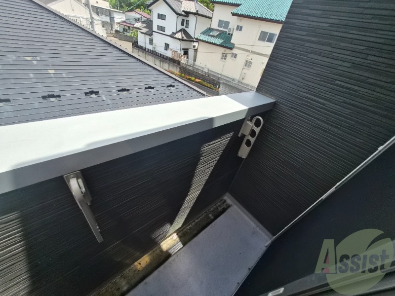 バルコニー　ベランダはよく日が当たり気持ちの良い空間です。
