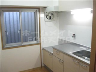 キッチン　コンパクトなキッチンで掃除もラクラク