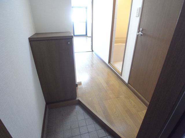 玄関　下駄箱付です