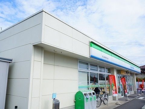 コンビニ　ファミリーマート（コンビニ）まで450m