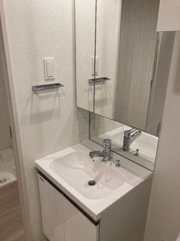 洗面設備　※同タイプの別のお部屋です。