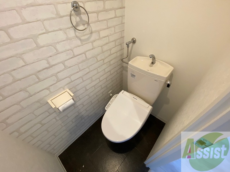 トイレ　こちらはトイレです。清潔感があり、安心して使用できます。