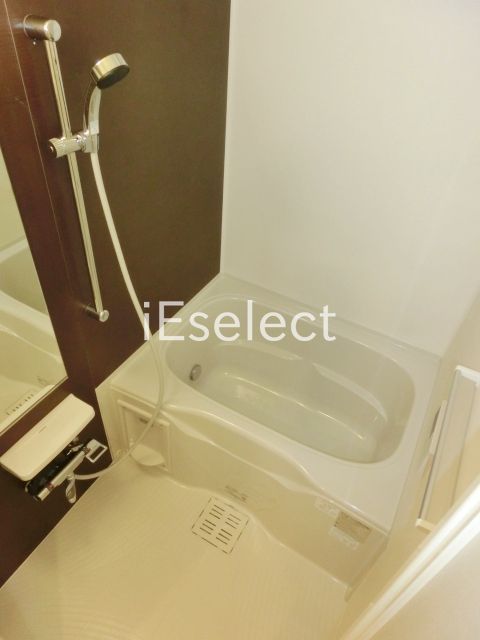 バス・シャワールーム　浴室乾燥機・追焚付きのバス。