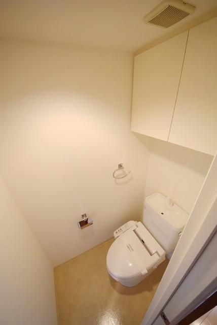 トイレ　温水洗浄便座付トイレです