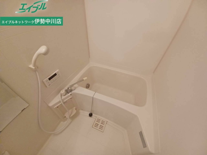 バス・シャワールーム　別部屋反転参考写真です