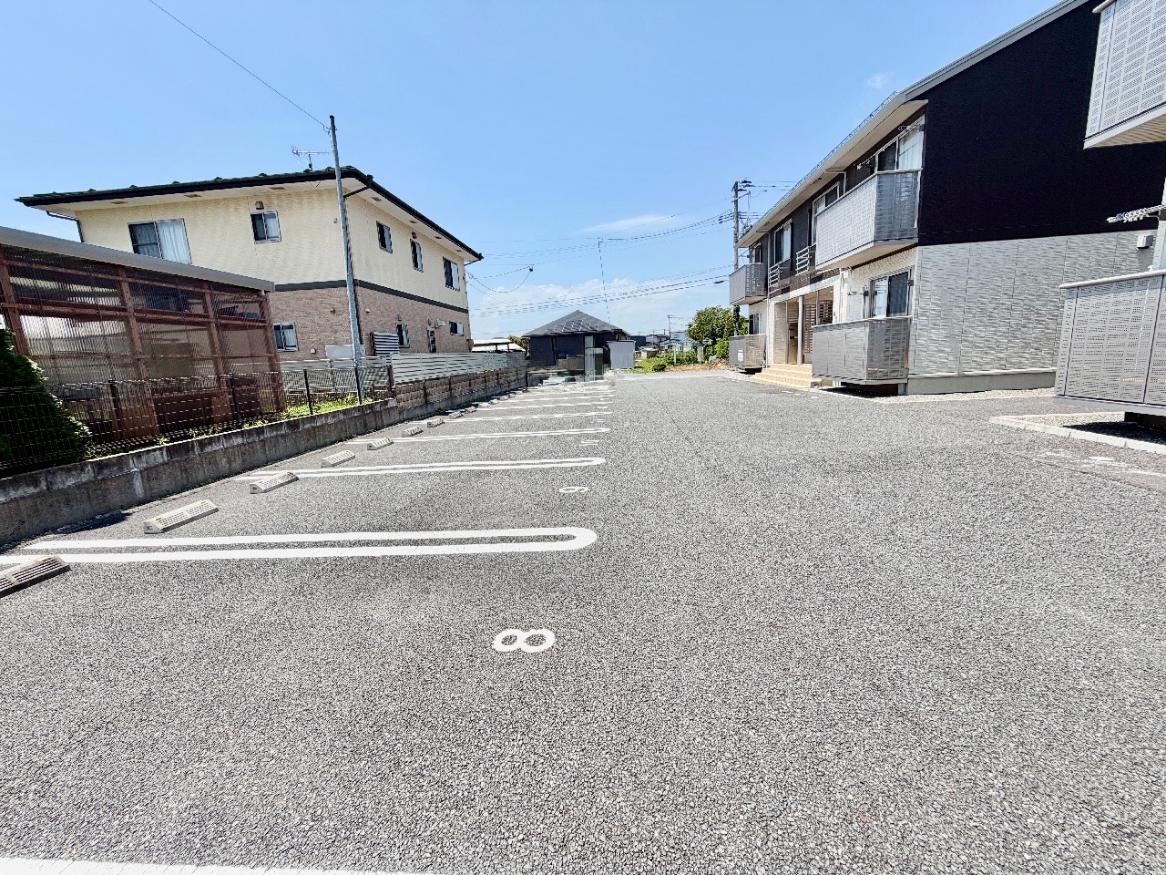 駐車場　駐車場部分・平面アスファルト施工です♪
