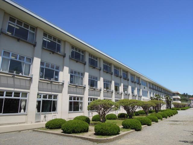小学校　涌谷町立涌谷第一小学校（小学校）まで738m