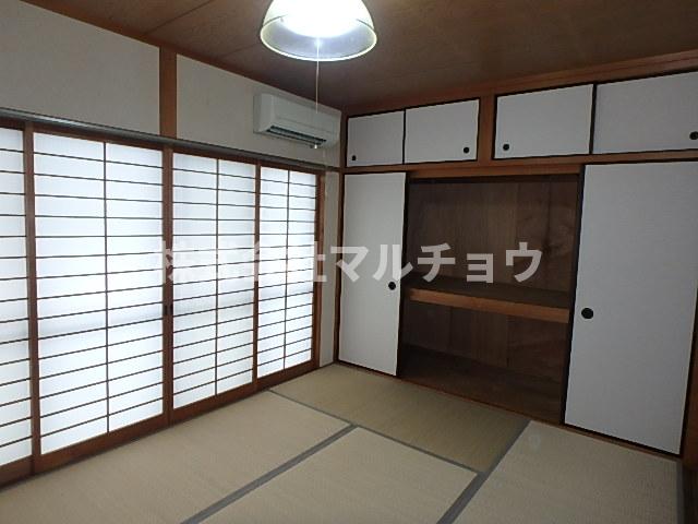 居室・リビング　落ち着いた雰囲気の和室付きです
