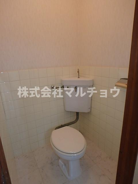 トイレ　落ち着いた色調のトイレです