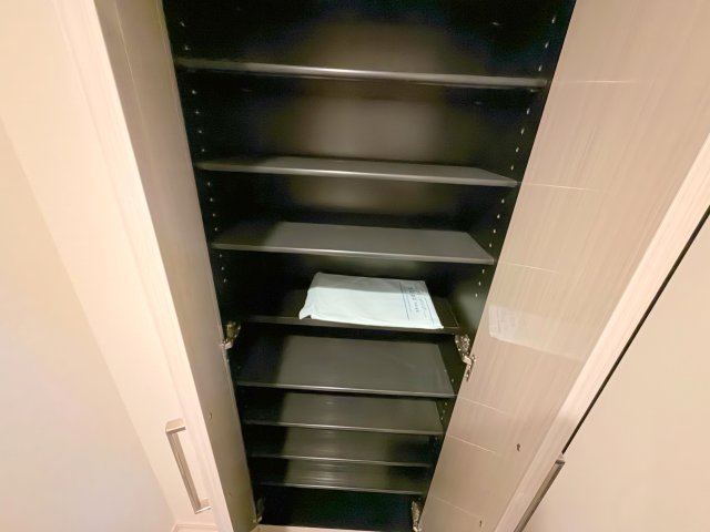 収納　大きいシューズボックスは靴がいっぱい入れれますね。