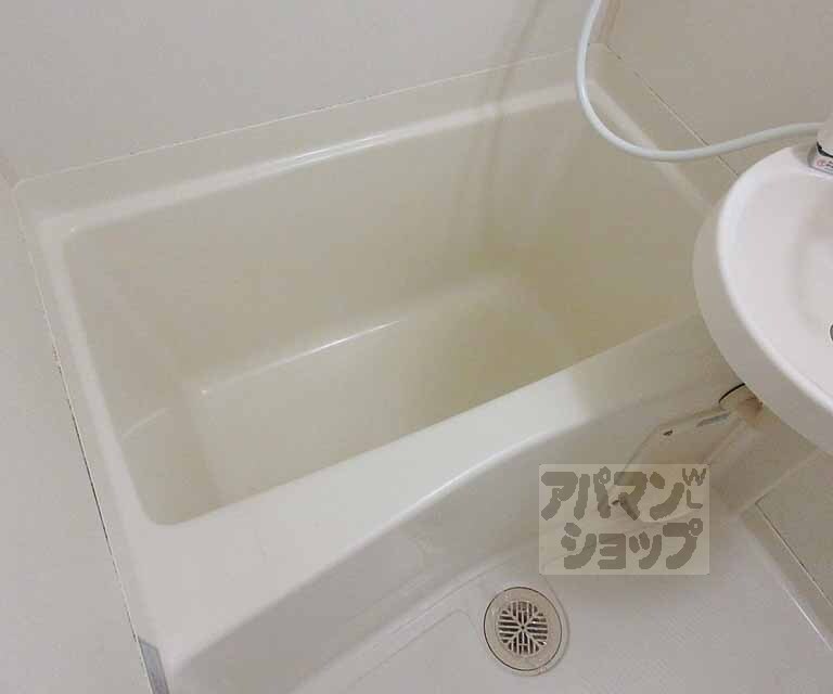 バス・シャワールーム　ゆったりとしたお風呂です。