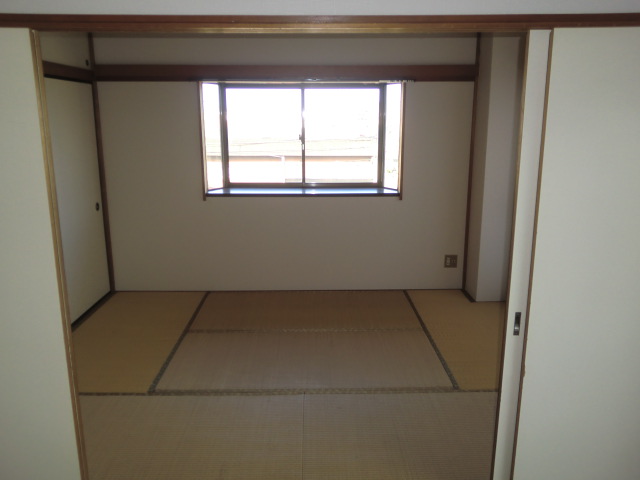 イイヤママンションの居間写真