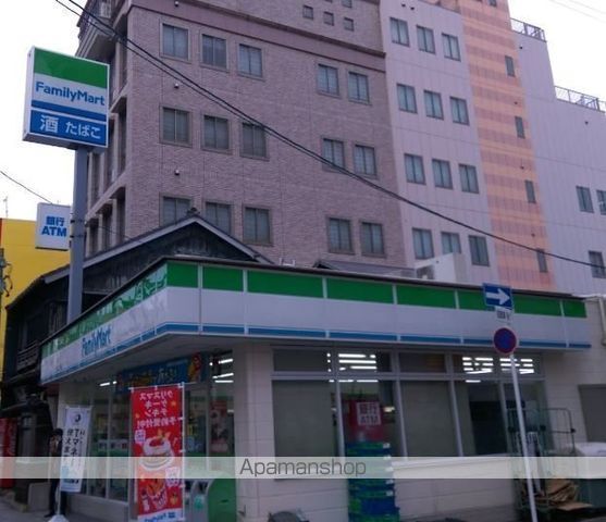 コンビニ　ファミリーマート（コンビニ）まで201m