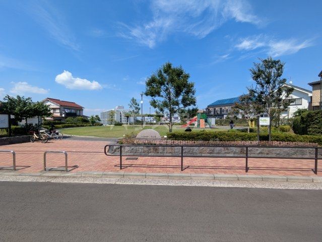 中学校　横浜市立松本中学校（中学校）まで64m