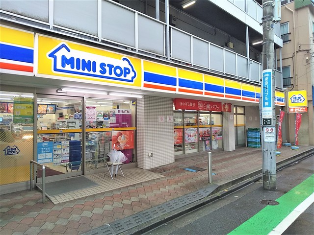 コンビニ　ミニストップ高輪３丁目店（コンビニ）まで400m