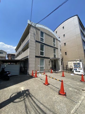 建物外観　敷地内に駐輪場があります♪