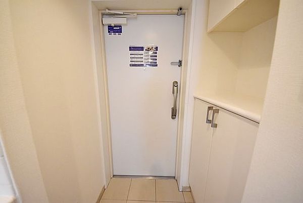 玄関　※別部屋の参考写真です。