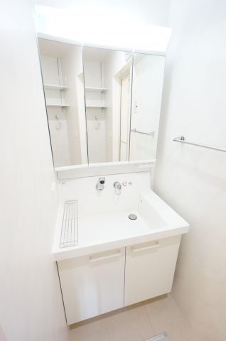 洗面設備　※同物件・反転タイプの写真です。