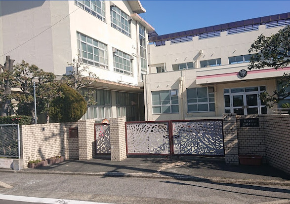 中学校　名古屋市立豊国中学校（中学校）まで977m