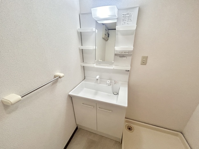 洗面設備　シャワー付独立洗面台