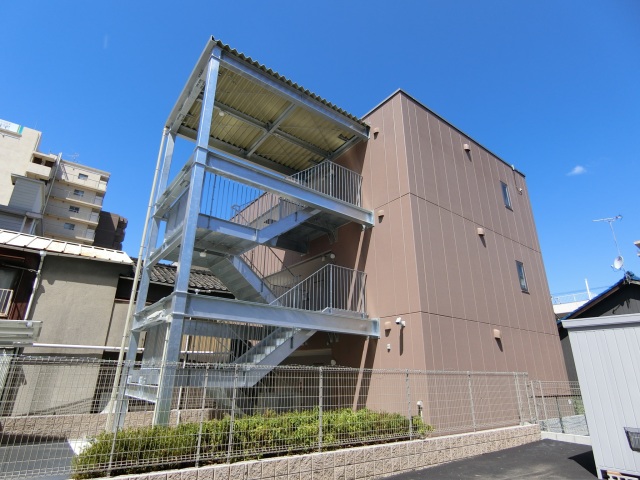 建物外観　商店街に面した好立地